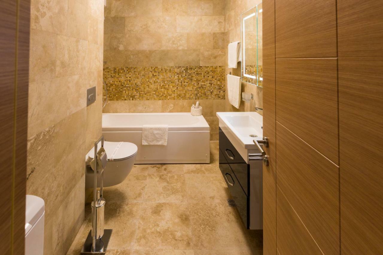 Rose Luxury Apartment Mamaia Exterior photo